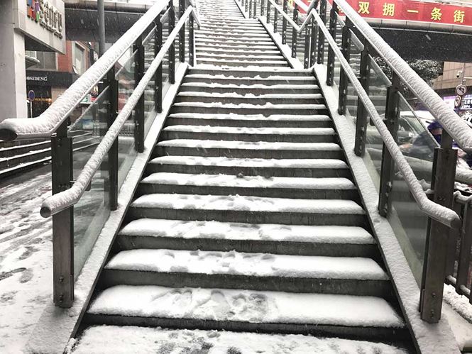 Mưa tuyết trắng xoá nơi U23 Việt Nam đá chung kết